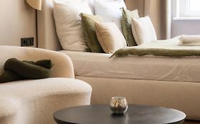 The Charming By Curt Suites